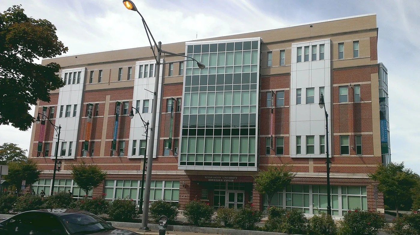 纽约州立大学宾汉姆顿分校校园